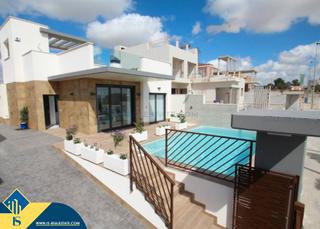 Xalet a San Miguel de Salinas. Chalet con piscina privada en construcción en san miguel de sali