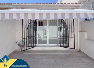 Maison à Zona Carrefour - Urbanizaciones. Bungalow con terraza, en la provincia de alicante, en la localid
