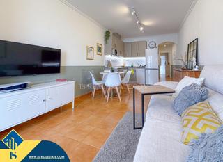 Maison à Nueva Torrevieja. Bungalow reformado con terraza en torrevieja, provincia de alica
