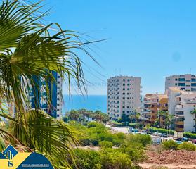 Piso en Punta Prima. Apartamento con piscina comunitaria, en la provincia de alicante