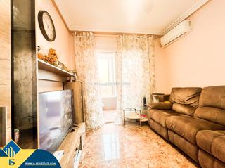 Apartment in Antonio Machado. Apartamento con terraza en torrevieja, provincia de alicante. 2