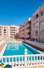 Piso en Las Piscinas Naturales. Apartamento con piscina comunitaria, en la provincia de alicante