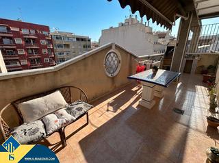 Penthouse in Centro - Muelle Pesquero. Apartamento con terraza, en la provincia de alicante, en la ciud