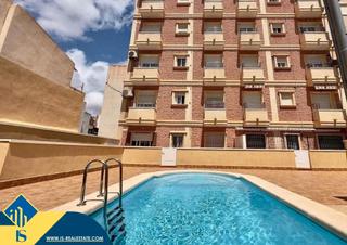 Piso en Las Piscinas Naturales. Apartamento con piscina comunitaria, en la provincia de alicante