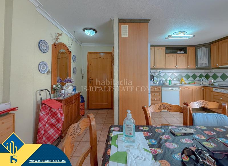 Foto c24a0f17-2e29-4cc5-9561-a167f10a20b0. Ático atico con terraza , provincia de alicante. 3 habitaciones | 99 m² | 500 metros del mar en Torrevieja