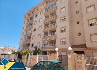 Appartement in Aguas Nuevas. Apartamento con piscina compartida en torrevieja, provincia de a