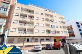 Apartament a Parque de las Naciones. Apartamento con piscina compartida en torrevieja, provincia de a