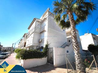 Apartment in Torreblanca. Apartamento reformado con piscina compartida en torrevieja, prov