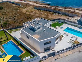 Chalet à La Veleta. Villa con piscina privada, en la provincia de alicante, en la ci