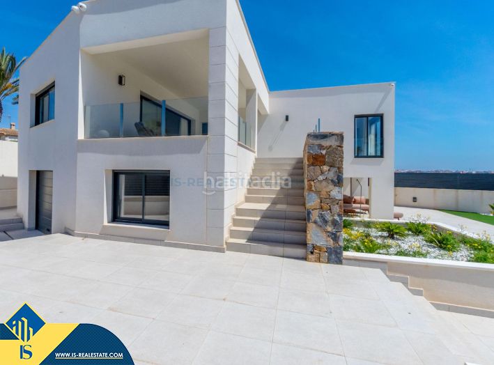 Foto 172bbc21-2c88-4800-b2af-2767e9d87b0f. Chalet mit parking pool in La Veleta Torrevieja