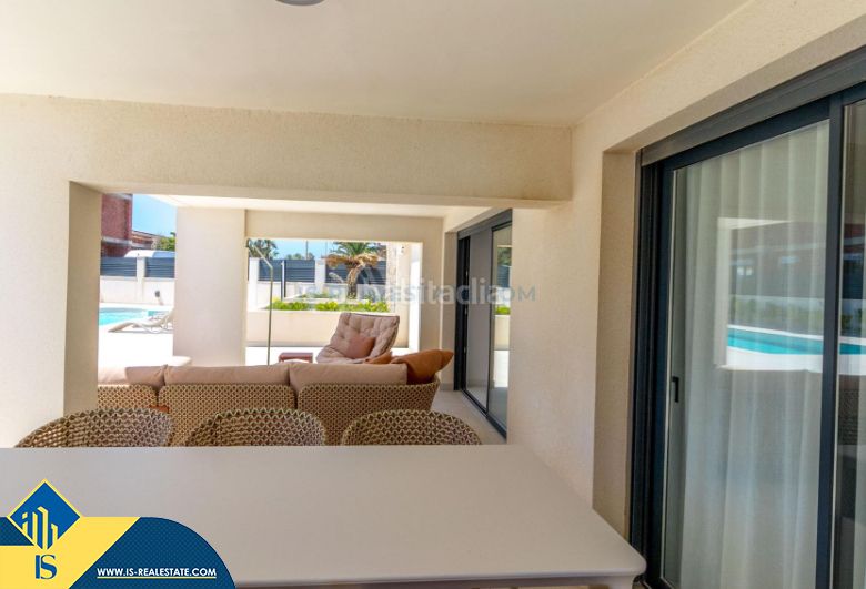 Foto 53e029a1-6a32-4ebf-bda6-fb04a2691c3f. Chalet mit parking pool in La Veleta Torrevieja