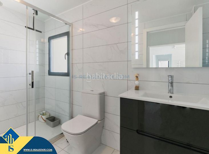 Foto 6c7280f3-6d38-455f-bace-0327c49add95. Chalet mit parking pool in La Veleta Torrevieja