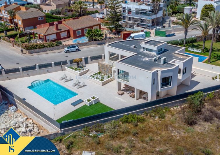 Foto d565606c-0fa1-4ef7-9553-4a3d091c71f7. Chalet mit parking pool in La Veleta Torrevieja