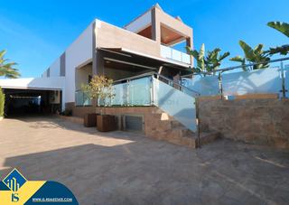 Xalet a Zona Carrefour - Urbanizaciones. Chalet con piscina privada, en la provincia de alicante, en la l