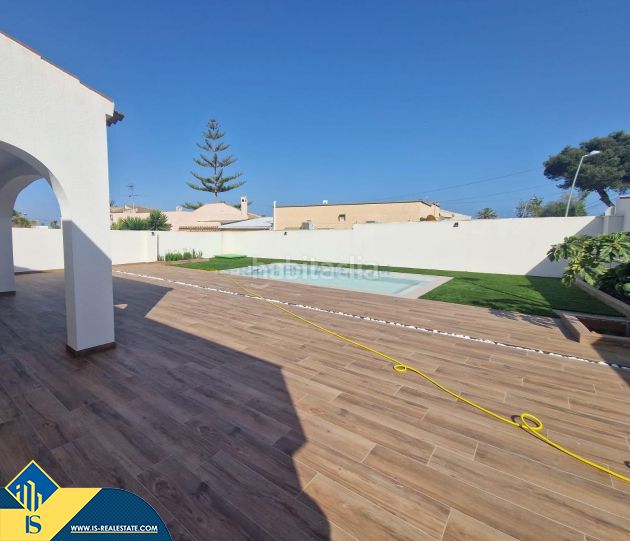 Foto 2759e66b-a5c5-4998-88a9-74f8e2df3716. Casa aparellada amb aparcament piscina a Los Balcones y los Altos Orihuela