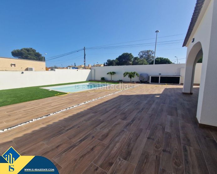 Foto d7a88bbf-e955-484a-8134-2b4382cf1d67. Casa aparellada amb aparcament piscina a Los Balcones y los Altos Orihuela