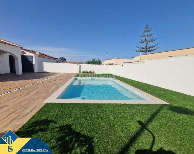 Foto ef8987f4-7993-4b4b-b7fc-6c0774ccf335. Casa aparellada amb aparcament piscina a Los Balcones y los Altos Orihuela