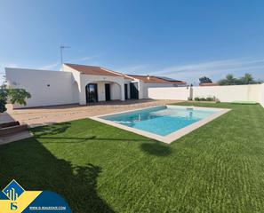 Maison jumelée à Los Balcones y los Altos. Casa dúplex con piscina privada, en la provincia de alicante, en