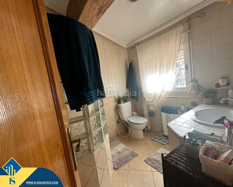 Foto 19307d22-da2b-4b10-bda2-ca942375a417. Chalet mit parking pool in Zona Carrefour - Urbanizaciones Torrevieja