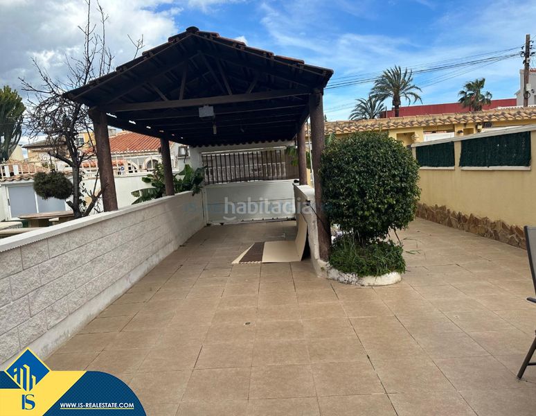 Foto 579b2694-bfff-474f-9d4b-482db8bd1852. Chalet mit parking pool in Zona Carrefour - Urbanizaciones Torrevieja