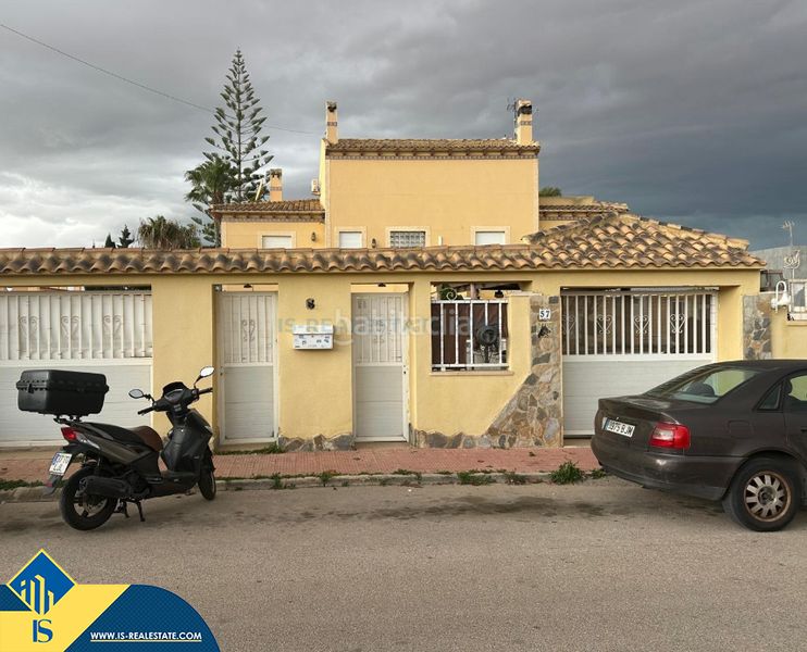 Foto 5c24eb1d-7cbb-4ad6-9d5f-028f5c066bb6. Chalet mit parking pool in Zona Carrefour - Urbanizaciones Torrevieja