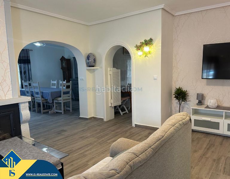 Foto 7a3eca49-4e05-415c-af43-e6635b6020ce. Chalet mit parking pool in Zona Carrefour - Urbanizaciones Torrevieja