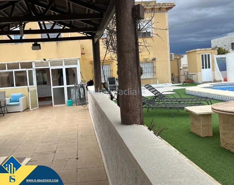 Foto 82536d38-31f3-49fe-aa6d-e38e260ab164. Chalet mit parking pool in Zona Carrefour - Urbanizaciones Torrevieja