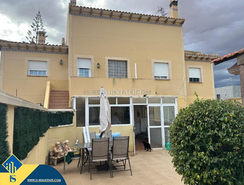 Foto cdc239cd-1fb9-4dae-90e5-1c3819af786a. Chalet mit parking pool in Zona Carrefour - Urbanizaciones Torrevieja