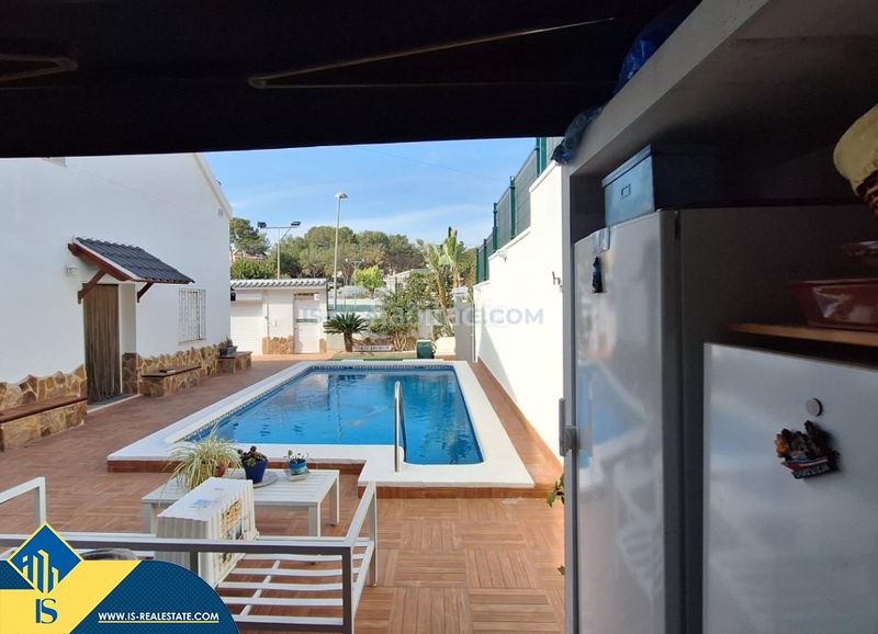 Foto 32ca0342-47c0-45fb-abe1-e67c2a039b29. Chalet mit parking pool in Los Balcones-Los Altos Torrevieja