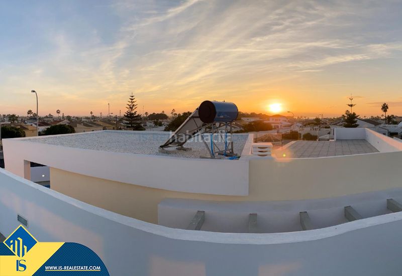 Foto 2e0aebd0-f23b-4054-ae48-4a337f75656e. Chalet mit parking pool in Playa de los Náufragos Torrevieja