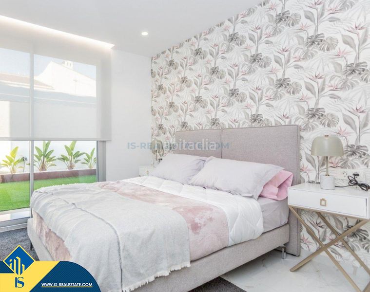 Foto 510b7fb8-7809-41cd-8710-ff5941181493. Chalet mit parking pool in Playa de los Náufragos Torrevieja