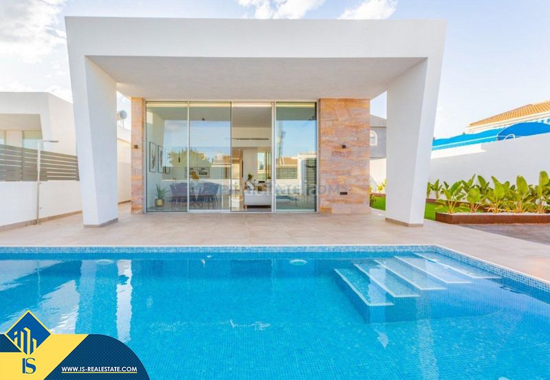 Foto 7fa1576e-b78b-4a2a-ac40-ea5515740759. Chalet mit parking pool in Playa de los Náufragos Torrevieja