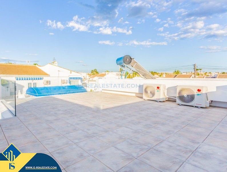 Foto b9ea9a9b-f903-4b74-b02c-aedb372788d4. Chalet mit parking pool in Playa de los Náufragos Torrevieja