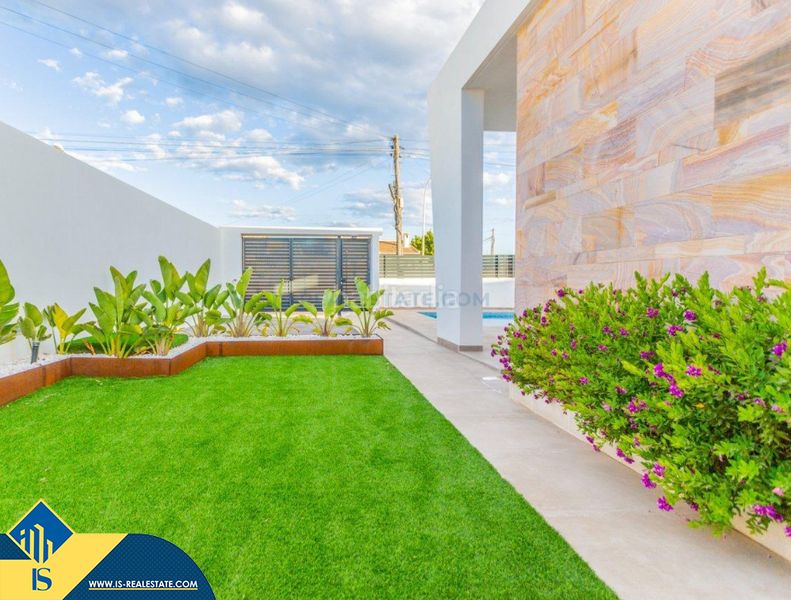 Foto bf4acaab-7a8e-49eb-8562-abb0af4c827c. Chalet mit parking pool in Playa de los Náufragos Torrevieja