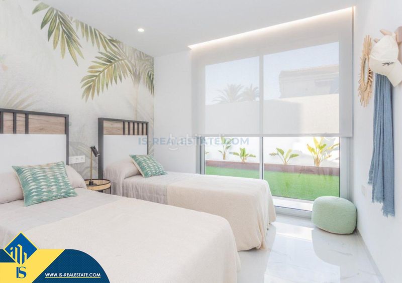 Foto da3a82d2-faab-4d04-83ac-0380c27d7608. Chalet mit parking pool in Playa de los Náufragos Torrevieja