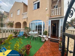 Dúplex a Punta Prima. Casa dúplex con piscina privada, en la provincia de alicante, en