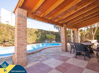 Chalet in Zona los Frutales. Villa con piscina privada, en la provincia de alicante, en la ci