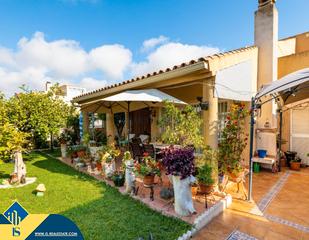 Chalet à Nueva Torrevieja. Villa con terraza, en la provincia de alicante, en la ciudad de