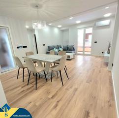Appartamento in Zona Playa del Cura. Apartamento renovado con terraza, en la provincia de alicante, e