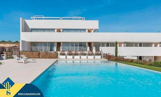 Maison à Los Balcones-Los Altos. Bungalow con piscina comunitaria, en la provincia de alicante, e