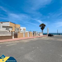 Casa a Los Europeos. Casa con terraza, en la provincia de alicante, en la ciudad de t