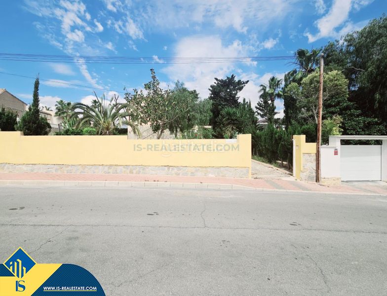 Foto 04431457-edeb-4f1f-a145-b5f7ccb2e00d. Chalet mit parking in Playa de los Náufragos Torrevieja
