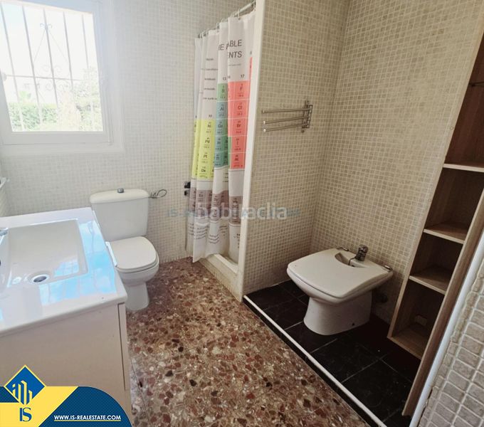 Foto 75fd0507-dd13-482e-bd0c-b9227894d829. Chalet mit parking in Playa de los Náufragos Torrevieja