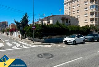 Maison jumelée à Nueva Torrevieja. Casa para reformar, en la provincia de alicante, en la ciudad de