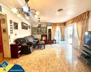 Appartement à Nueva Torrevieja. Apartamento con piscina comunitaria, en la provincia de alicante