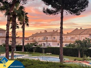 Haus in Aguas Nuevas. Bungalow con piscina comunitaria, en la provincia de alicante, e