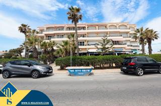 Appartement à La Zenia. Apartamento con piscina comunitaria, en la provincia de alicante
