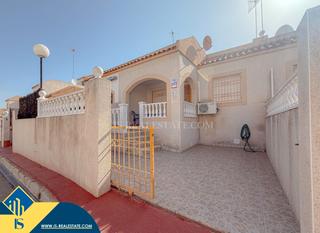 Casa en Zona Carrefour - Urbanizaciones. Bungalow con piscina comunitaria, en la provincia de alicante, e