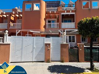 Casa en Zona Carrefour - Urbanizaciones. Casa parcialmente renovada con terraza, en la provincia de alica