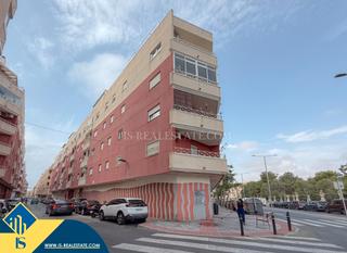 Apartment in Parque de las Naciones. Apartamento con piscina comunitaria, en la provincia de alicante